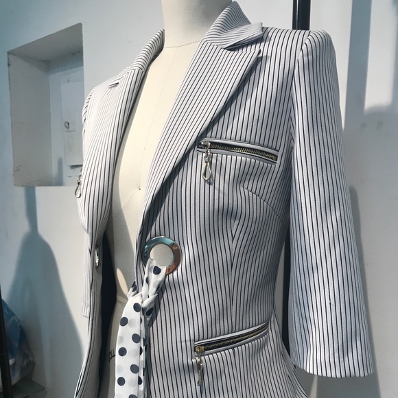 3/4 sleeve blazer with front tie - Picture 2 of 4